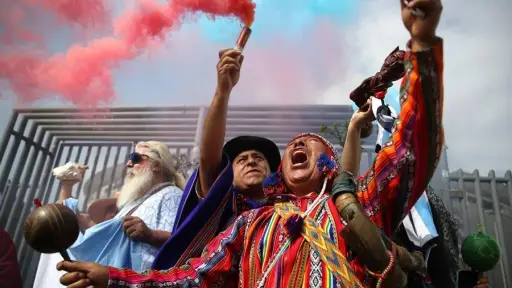 La final también se juega en lo místico: chamanes compiten por Argentina y España