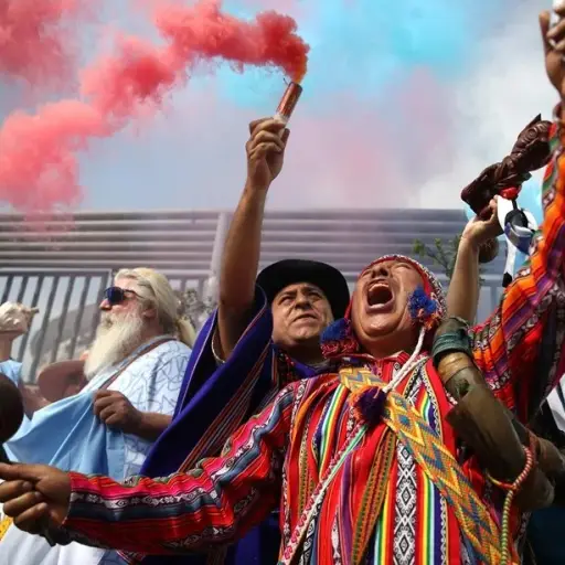 Chamanes y curanderos de Perú se reunieron para limpiar de malas energías a los futbolistas de las selecciones que jugarán la final del Mundial de 2026 ,EFE