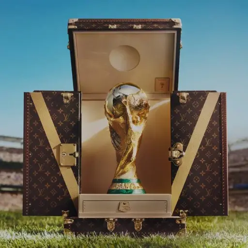 FIFA y Louis Vuitton unen fuerzas para llevar el lujo a la final del Mundial - FIFA