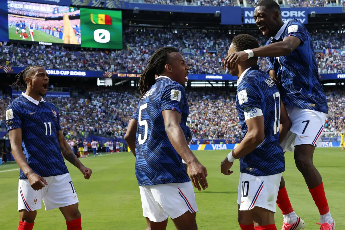 Jugadores de Francia celebran una de sus anotaciones en el Mundial 2026., EFE