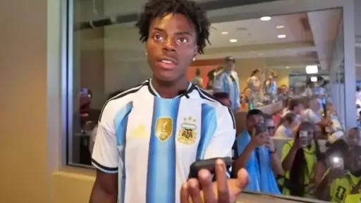 Exfutbolista argentino lanza fuerte advertencia a IShowSpeed por usar la camiseta de Argentina