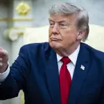 Trump da marcha atrás y no cobrará  tasa del 20 % en estrecho de Ormuzt