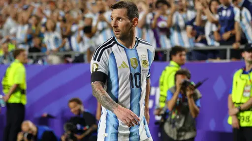 Los goles de Maradona a Inglaterra, que Messi los hizo en Barcelona