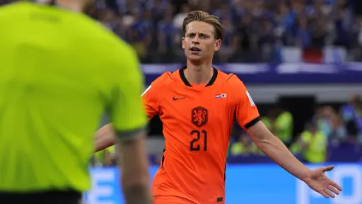 De Jong jugó el Mundial lesionado y causa indignación en el Barça