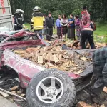 Conductor de picop queda atrapado bajo un camión tras aparatoso accidente t