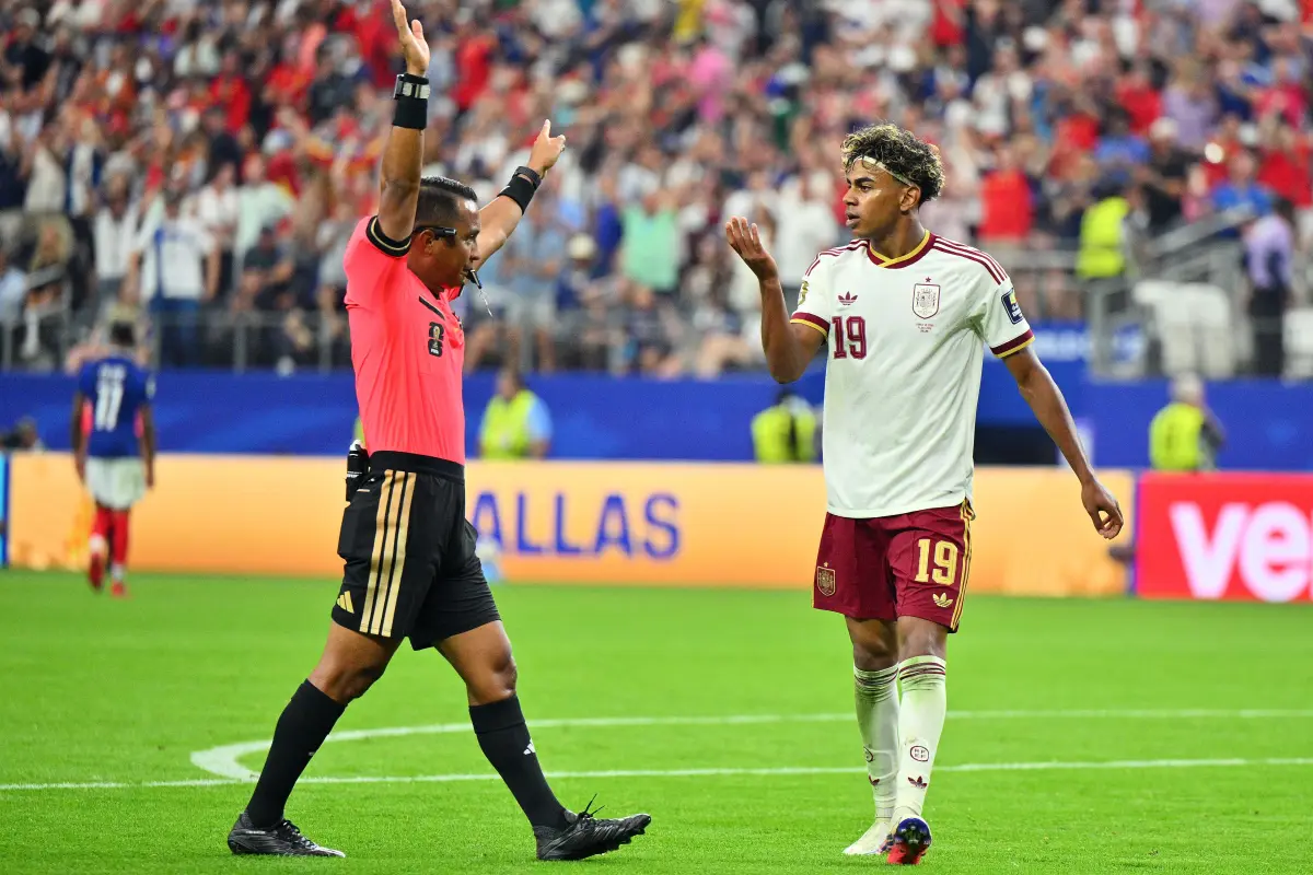 Iván Barton hizo historia al dirigir la semifinal del Mundial 2026