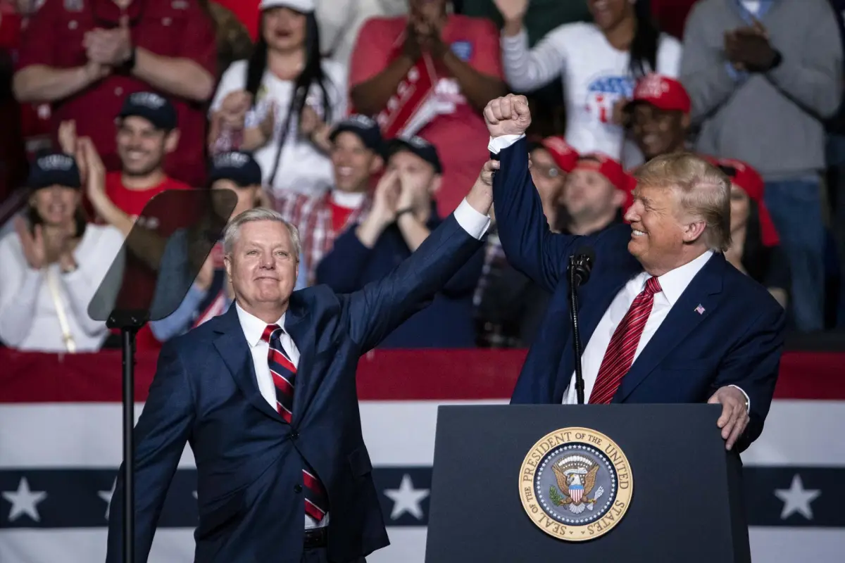 El fallecido senador republicano Lindsey Graham y el presidente de EE, UU
