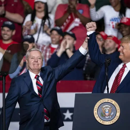El fallecido senador republicano Lindsey Graham y el presidente de EE ,UU