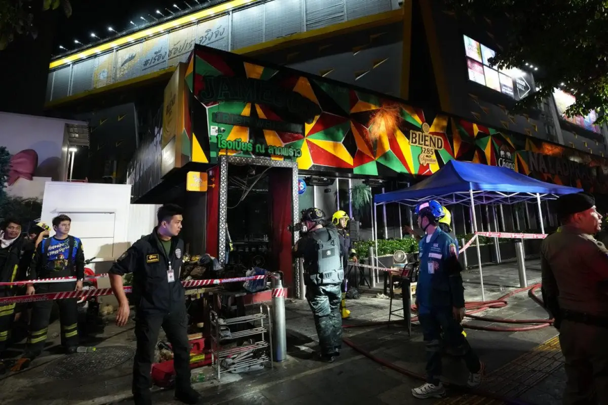 Incendio en un bar de Bangkok deja al menos 27 muertos., Redes sociales.