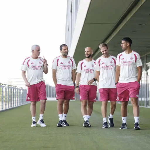 Cuerpo técnico del Real Madrid encabezado por José Mourinho - EFE