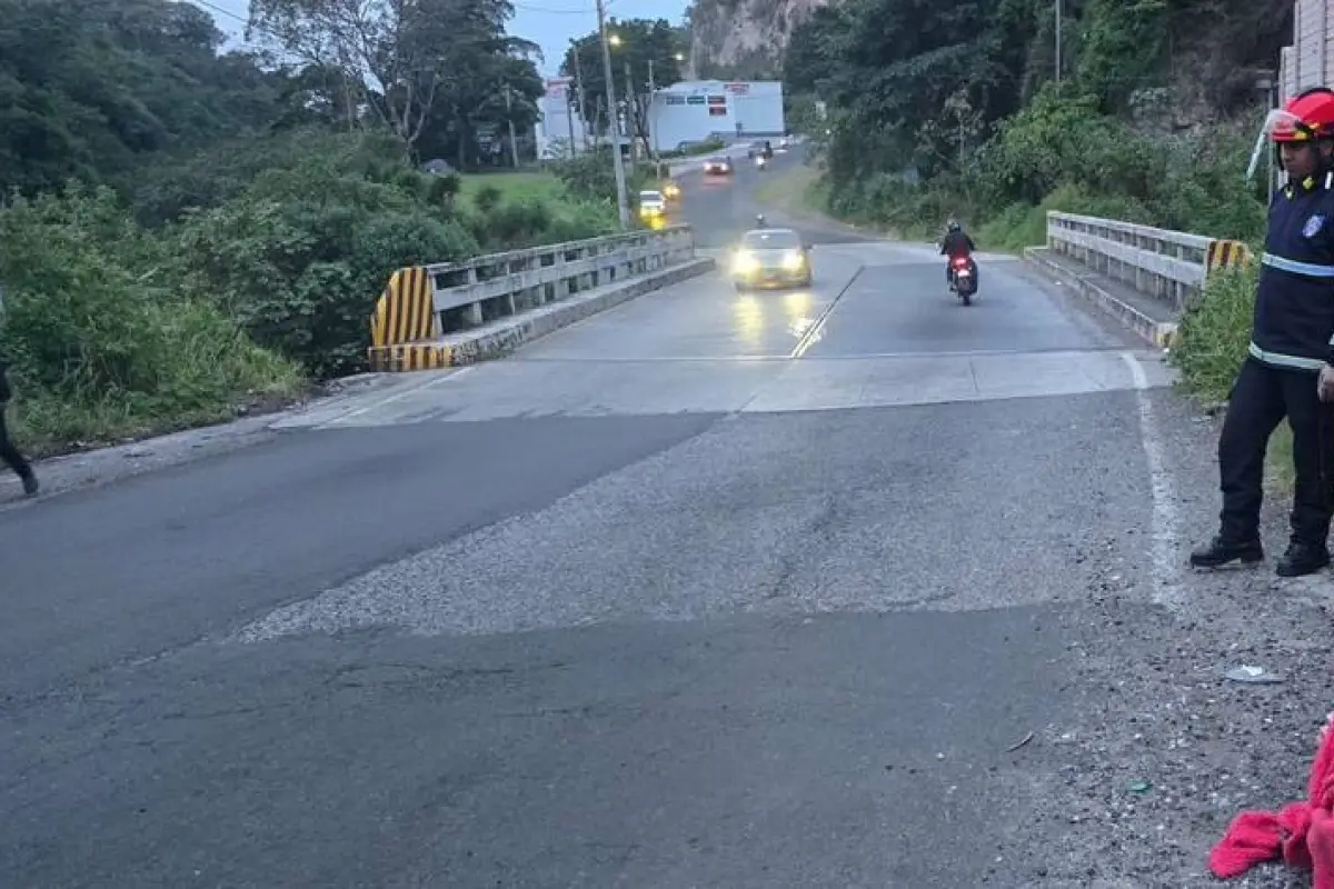 Área donde fue hallada una mujer fallecida en Villa Nueva., Bomberos Municipales Departamentales