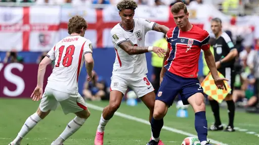 Sorloth rompe el silencio y revela por qué no asistió a Haaland en la jugada que cambió el destino de Noruega