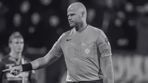Muere Rob Dieperink, árbitro que fue excluido del Mundial 2026