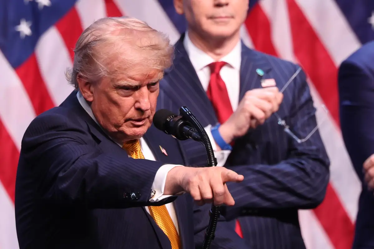 Donald Trump señalando con el dedo, EFE