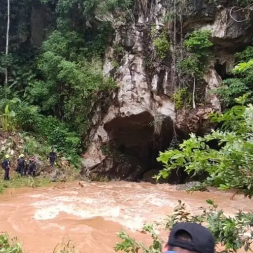 Zona de búsqueda de tres hombres desaparecidos tras ser arrastrados por un río en Alta Verapaz. ,Bomberos Municipales Departamentales
