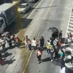 Padres de familia bloquearon el paso en la calzada Raúl Aguilar Batres.  ,Foto Amílcar Montejo