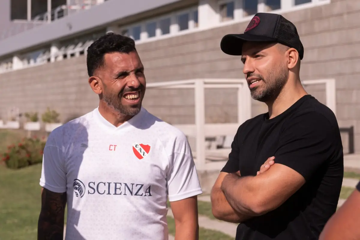 Carlos Tévez junto con Sergio Agüero, dos figuras y mundialistas con la selección de Argentina, Independiente