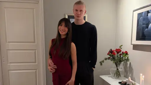 Novia de Erling Haaland cautiva con vestido dedicado a Noruega  