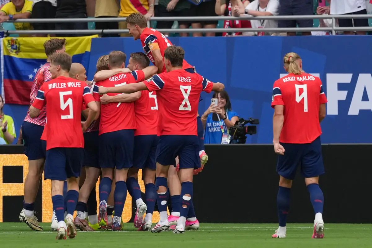 La nueva regla del Mundial 2026 que anuló el gol de Noruega y obligó a repetir el tiro de esquina ante Inglaterra., EFE.