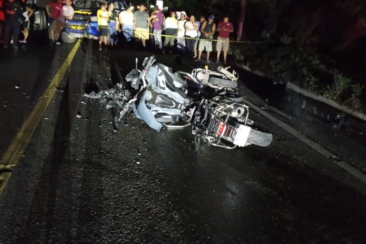 En uno de los accidentes, tres personas fallecieron, según los rescatistas., Bomberos Municipales Departamentales.