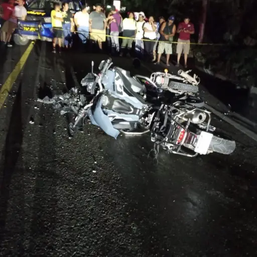 En uno de los accidentes, tres personas fallecieron, según los rescatistas. ,Bomberos Municipales Departamentales. 