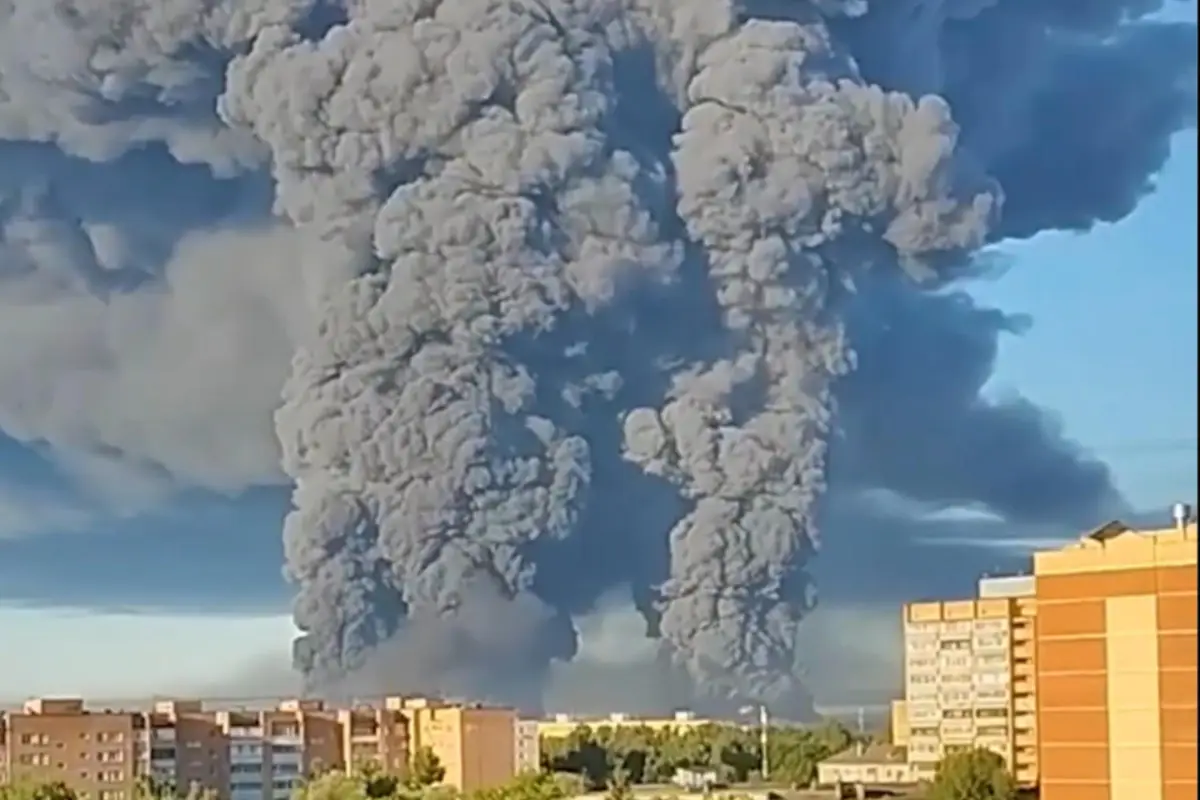 Captura de vídeo compartida por el presidente de Ucrania, Volodímir Zelenski, en X que muestra los efectos del ataques con drones ucranianos a la compañía de comercio electrónico Wildberries, EFE/ X De Volodímir Zelenski SOLO USO EDITORIAL SOLO DISPONIBLE PARA ILUSTRAR LA NOTICIA QUE ACOMPAÑA (CRÉDITO OBLIGATORIO)