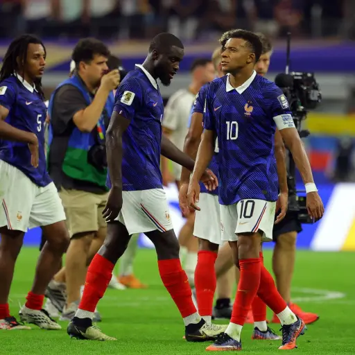 El francés llega a la cita empatado a 8 goles con Lionel Messi por la Bota de Oro, pero con una asistencia menos que el argentino, por lo que deberá sumar contra Inglaterra si desea sacar algo positivo de este Mundial. ,EFE