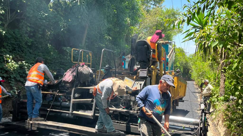 Realizan trabajos de recuperación de asfalto en esta ruta de Ciudad Peronia | Dalia Santos