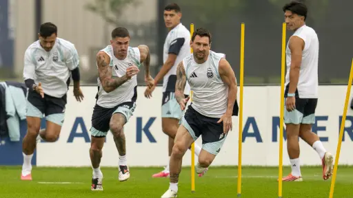 La cábala del asado acompañó el último entreno de Lionel Messi