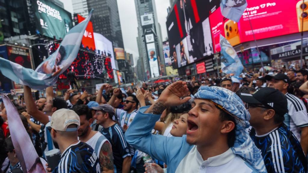 La pasión de argentinos y españoles toma Nueva York antes de la final | EFE.