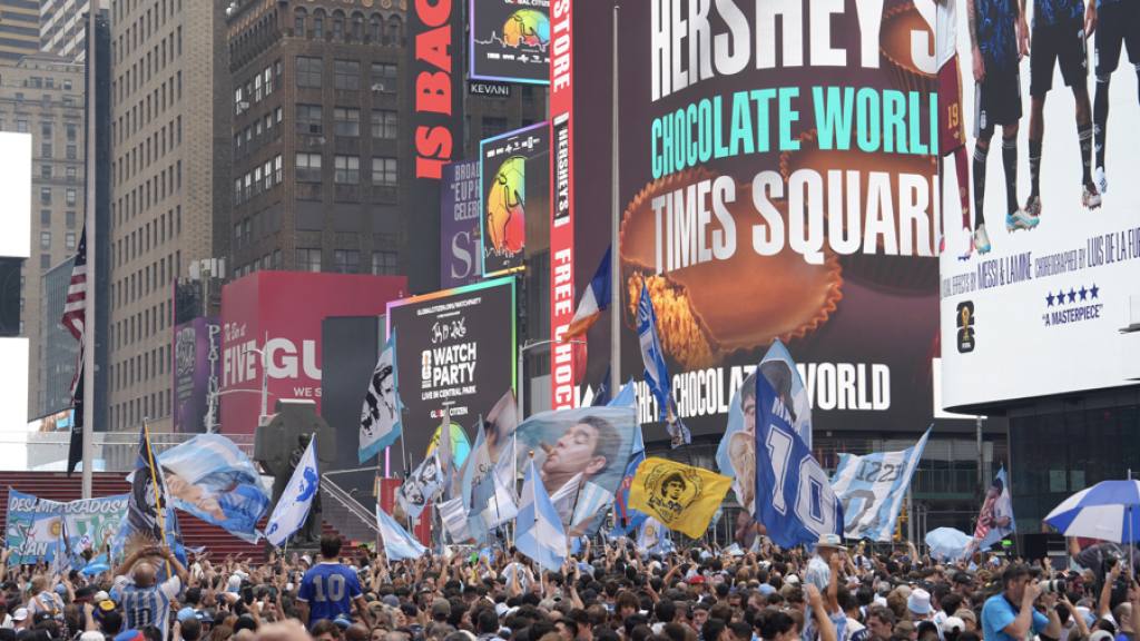 La pasión de argentinos y españoles toma Nueva York antes de la final | EFE.