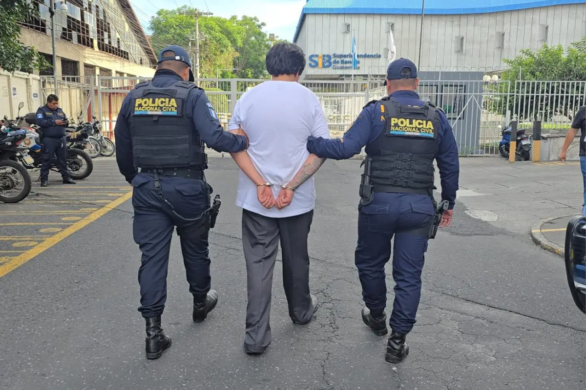 El principal sospechoso del parricidio fue enviado a un juzgado de turno para conocer los motivos de su detención., PNC de Guatemala.