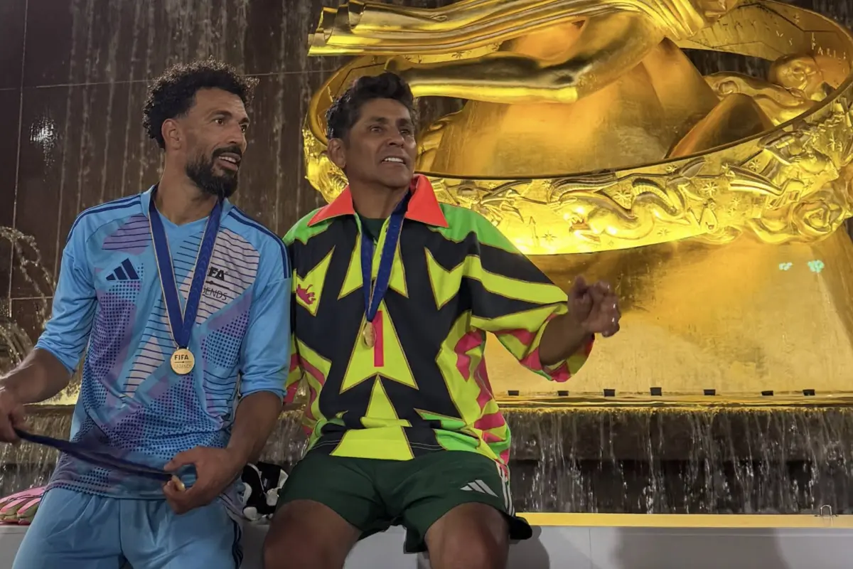 Jorge Campos sorprende a Vozinha con una de sus emblemáticas playeras tras el Mundial 2026., Jorge Campos / Instagram.