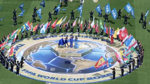 Robbie Williams y Laura Pausini robaron protagonismo en la gran final del Mundial 2026