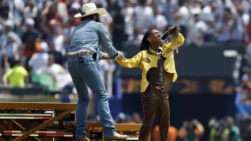 Swae Lee deja atrás su polémica en Coachella y sorprende con Post Malone en la final del Mundial 2026