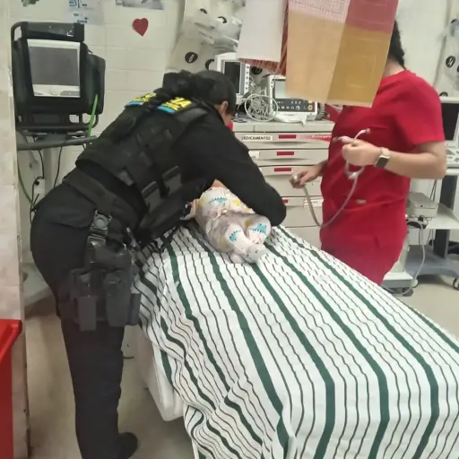 La pequeña fue llevada a un centro asistencial para una revisión médica. ,PNC de Guatemala.