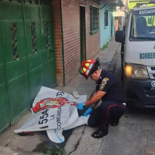 Un hombre fue hallado sin vida en la zona 10 de Mixco. ,Bomberos Municipales Departamentales