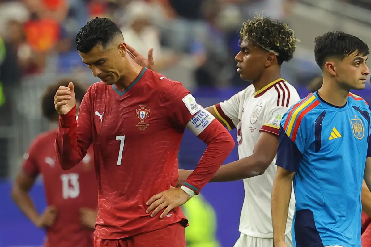 El momento entre Lamine Yamal y Cristiano Ronaldo tras la eliminación de Portugal, EFE.