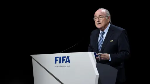 Joseph Blatter carga contra la FIFA: Las tarjetas rojas no se anulan por llamadas políticas