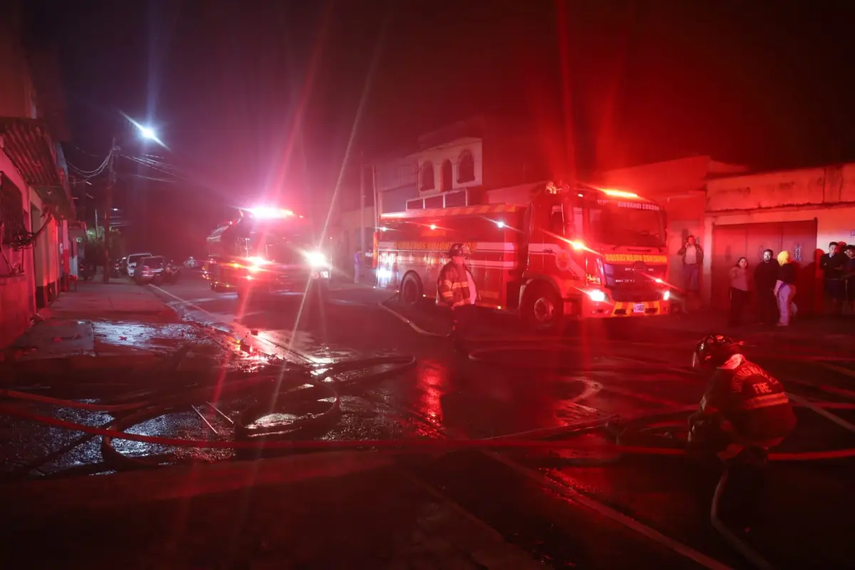 Área donde se registró el incendio en Villa Nueva., Bomberos Voluntarios