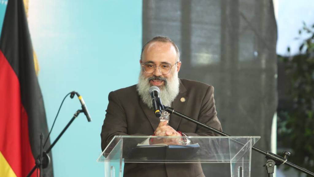 Luis Méndez Salinas, ministro de Cultura y Deportes, en FILGUA 2026 | Alejandro Meoño