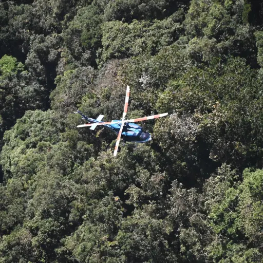 Equipos de rescate trabajan en el área donde se registró un accidente aéreo en Chimaltenango. ,Foto Ejército