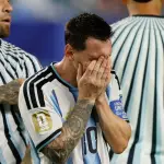 ¿Qué le pasó a Messi? Leo reveló un detalle que pasó desapercibidot