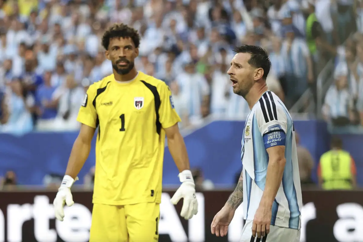 Se viraliza el momento en que Lionel Messi evita el abrazo del portero Vozinha durante el Argentina vs. Cabo Verde., Redes sociales. 