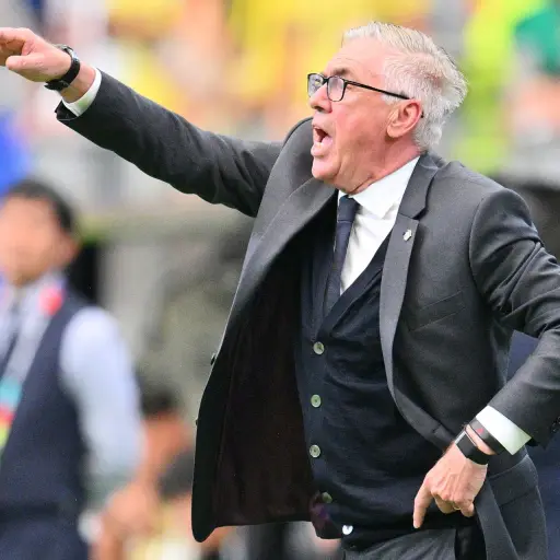 El técnico de Brasil, Carlo Ancelotti, felicitó a Cabo Verde tras su extraordinario partido ante Argentina. ,EFE