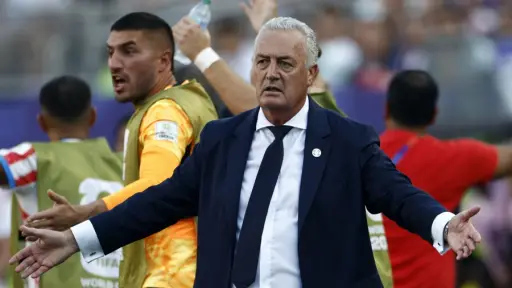 Gustavo Alfaro critica a Mbappé y asegura que Francia terminó haciendo tiempo