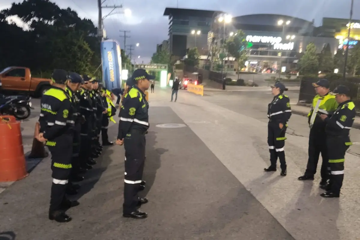 Agentes de Policía de Mixco realizan operativos por carrera 21K., Municipalidad de Mixco