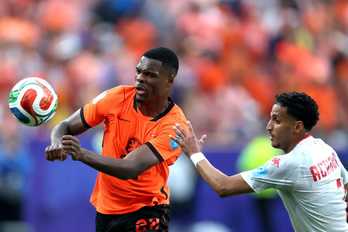 Denzel Dumfries en el partido entre Países Bajos y Túnez en el Mundial 2026 - EFE