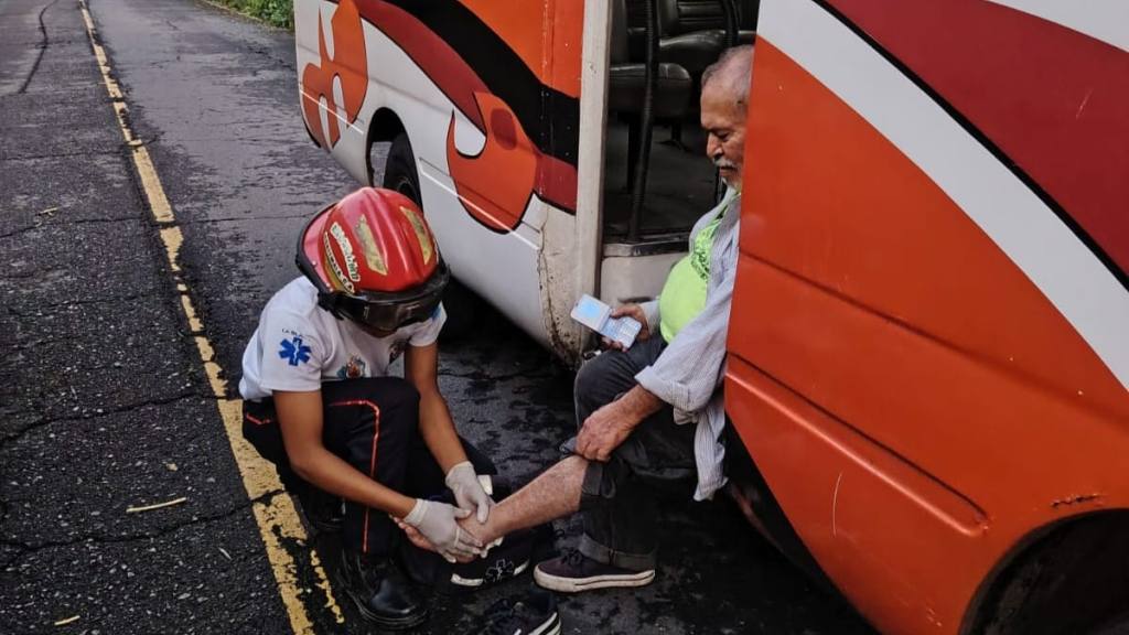 Accidente de microbús causa heridos en Coatepeque, Quetzaltenango | Bomberos Municipales Departamentales