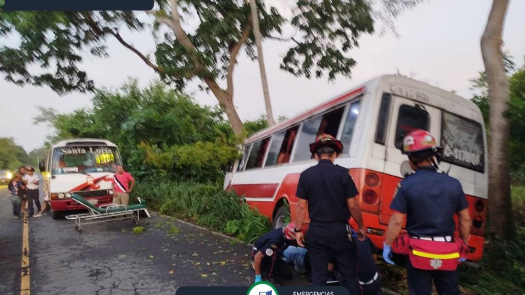 Accidente de microbús causa heridos en Coatepeque, Quetzaltenango | Bomberos Municipales Departamentales